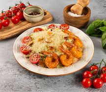Салат Цезарь с креветками