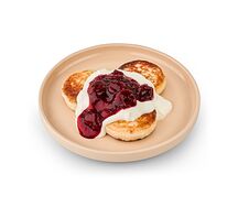 Сырники из рикотты с вишнёвым соусом