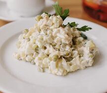 Оливье с копченой курицей