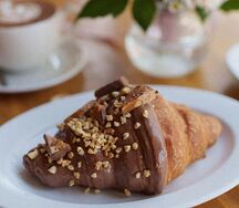 Круассан Сникерс