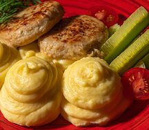Куриные котлетки с картофельным пюре