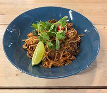 Удон по-сингапурски с куриным филе