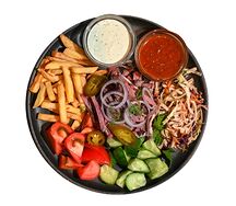 Шаурма с курицей в тарелке