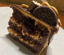 Сникерс с солёной карамелью