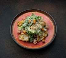 Салат Цезарь с курицей