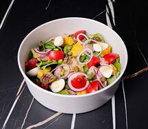 Ницарда с тунцом конфи, бобами эдамаме и мисо