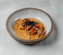 Японская лапша кимчи с лососем 