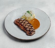 Стриплойн, васаби-пюре и фенхель