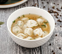 Пельмени с бульоном