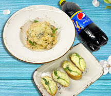 Паста Фетучини, чесночный хлеб, pepsi