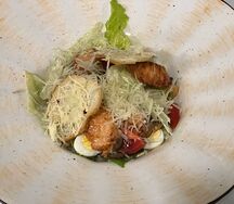 Салат Цезарь с курицей