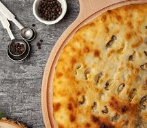 Осетинский пирог с мясом, картошкой и сыром