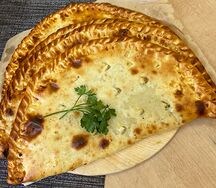Осетинский полумесяц с мясом и сыром