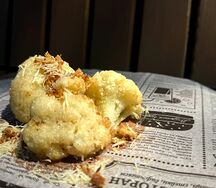 Цветная капуста с пармезаном и сырным соусом 