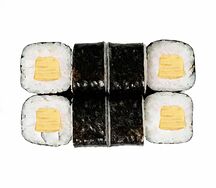 Маки с тамаго