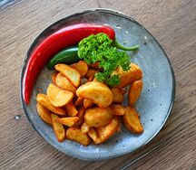 Картофельные дольки в кожуре со специями