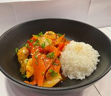 Курица с овощами в Кисло-сладком соусе с рисом