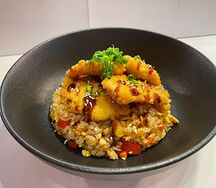 Рис с курицей, овощами и яйцом в Соевом соусе