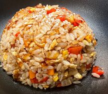 Рис с овощами и яйцом в соевом соусе