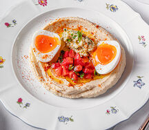 Хумус с баклажаном и лепёшкой