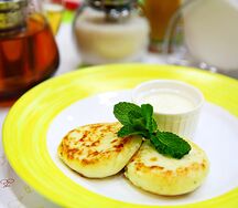 Сырники ванильные со сметаной