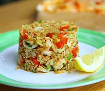 Жасминовый рис с креветками, кальмаром и овощами