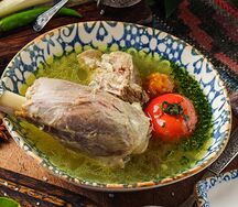 Мясо ягненка в бульоне Соютма