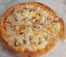 Пицца с курицей и грибами 