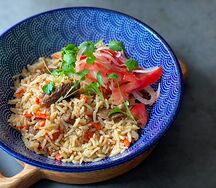 Плов с говядиной и салатом ачучук