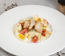 Салат Цезарь с курицей