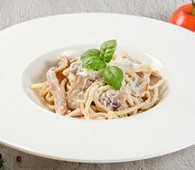 Спагетти с ветчиной и грибами