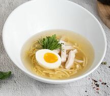 Куриный бульон с яйцом