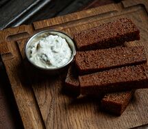Чесночные гренки с соусом тартар