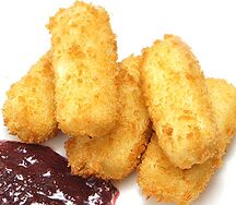 Сырные палочки с брусничным вареньем