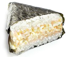 Онигири с копченой курицей