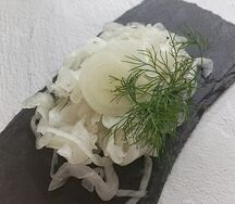 Лук маринованный
