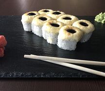 Запеченный ролл с курицей терияки