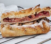 Пирог с яблоком и клюквой большой