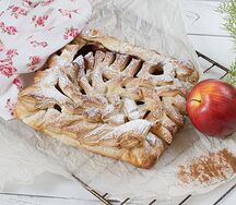 Пирог с яблоком средний