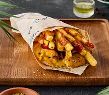 Пита-гирос с курицей и беконом, сыром Чеддер и медово-горчичным соусом