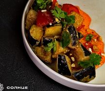 Салат с хрустящими баклажанами