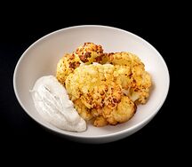 Печеная цветная капуста с трюфельным соусом