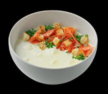 Картофельный крем-суп с чоризо