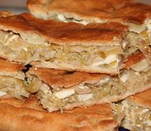 Пирог из сдобного теста с капустой и яйцом