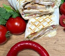 Шаурма Мега острая с курицей 