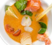 Том ям с морепродуктами