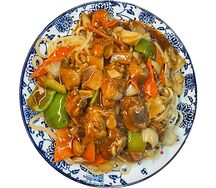 Отварная лапша с тушеной курицей кусочками