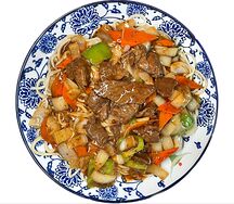 Отварная лапша с говядиной и зирой