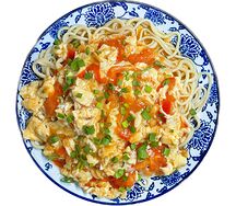 Лапша с яйцом и помидорами