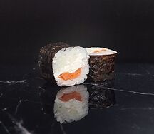 Ролл с лососем и сыром